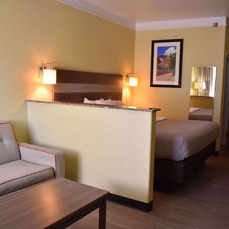 Quality Inn & Suites Gallup I-40 Exit 20 Buitenkant foto
