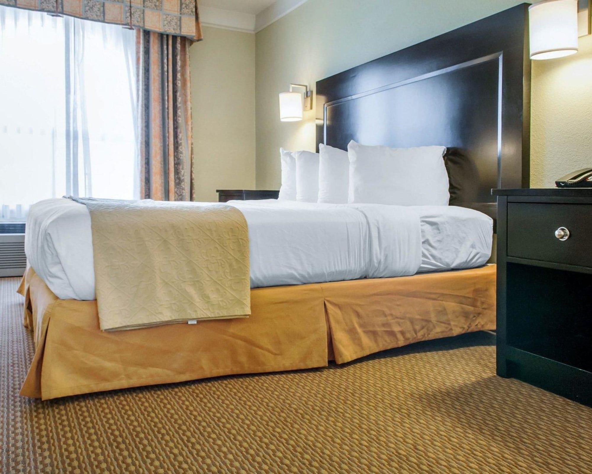 Quality Inn & Suites Gallup I-40 Exit 20 Buitenkant foto