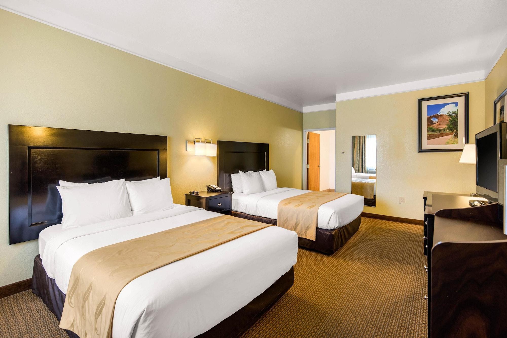 Quality Inn & Suites Gallup I-40 Exit 20 Buitenkant foto