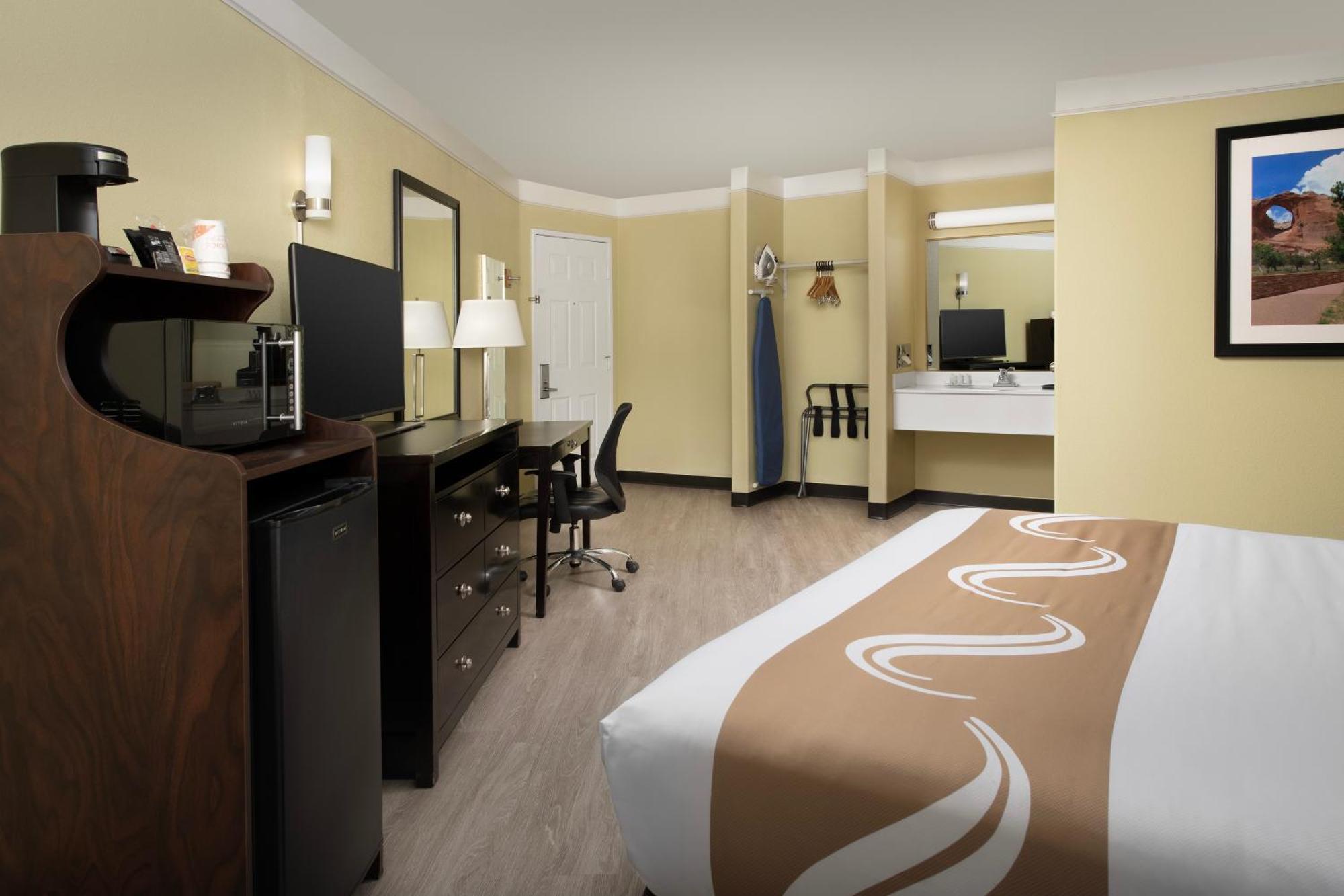Quality Inn & Suites Gallup I-40 Exit 20 Buitenkant foto