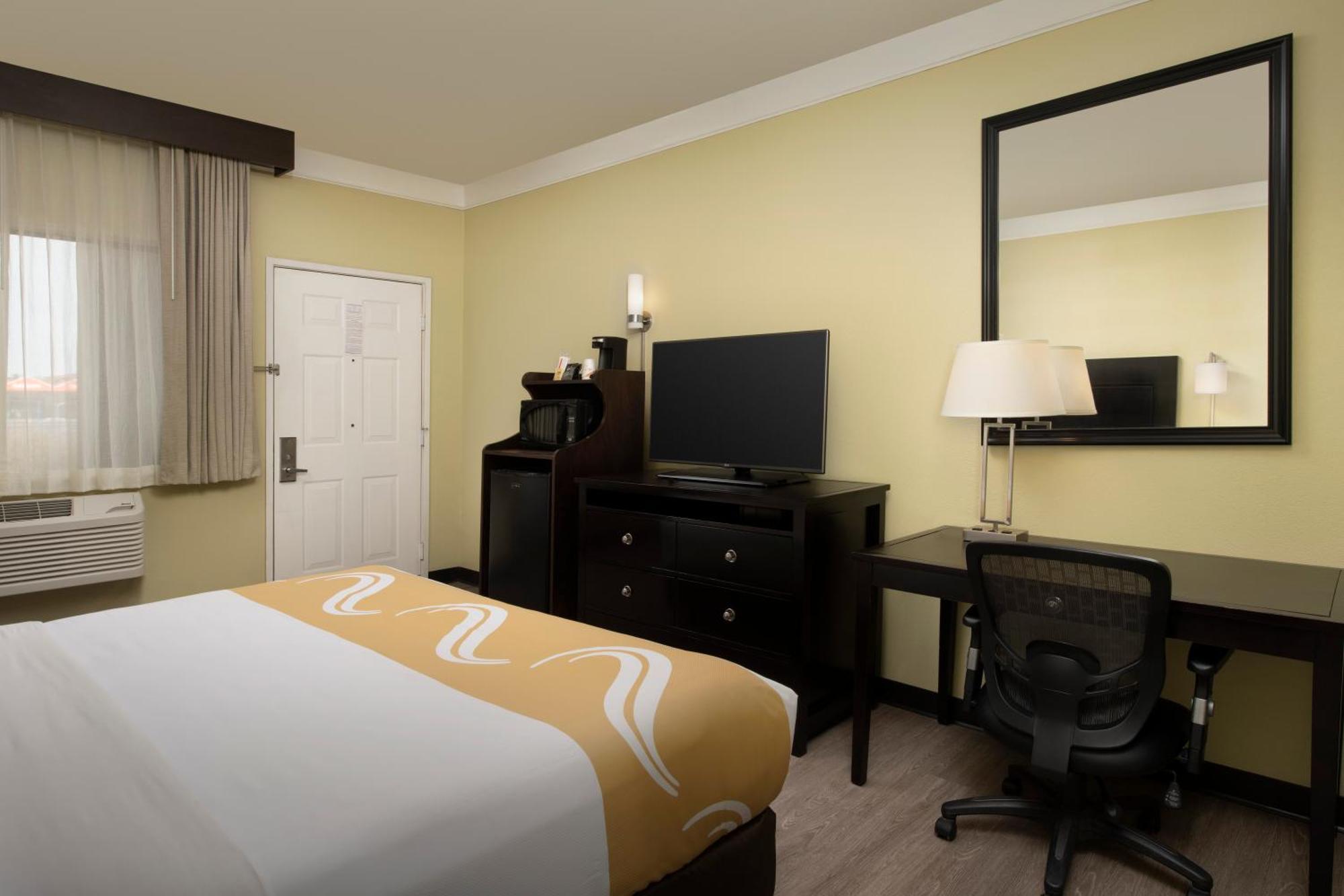 Quality Inn & Suites Gallup I-40 Exit 20 Buitenkant foto