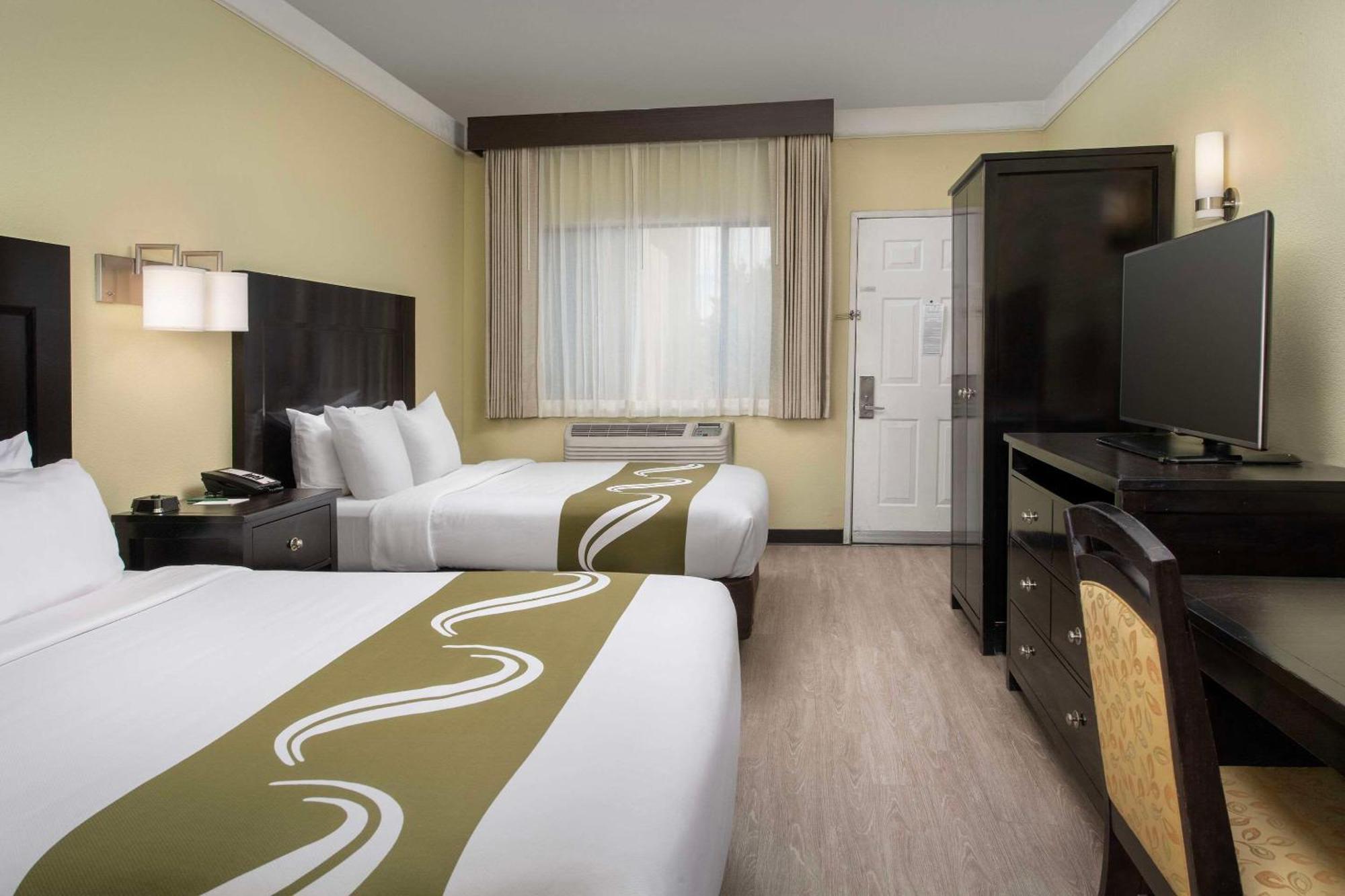 Quality Inn & Suites Gallup I-40 Exit 20 Buitenkant foto