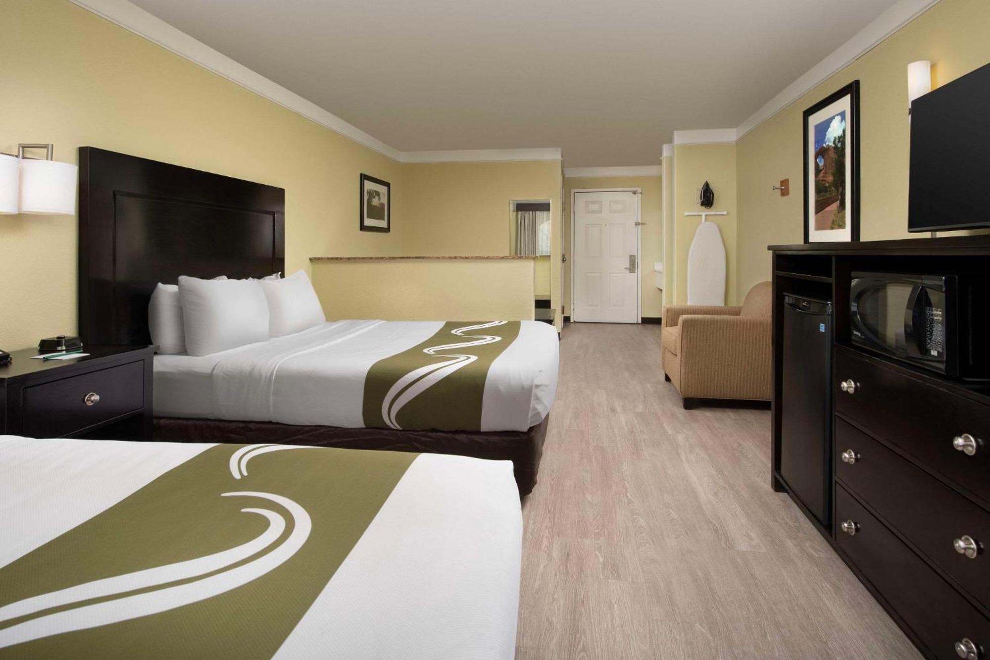 Quality Inn & Suites Gallup I-40 Exit 20 Buitenkant foto