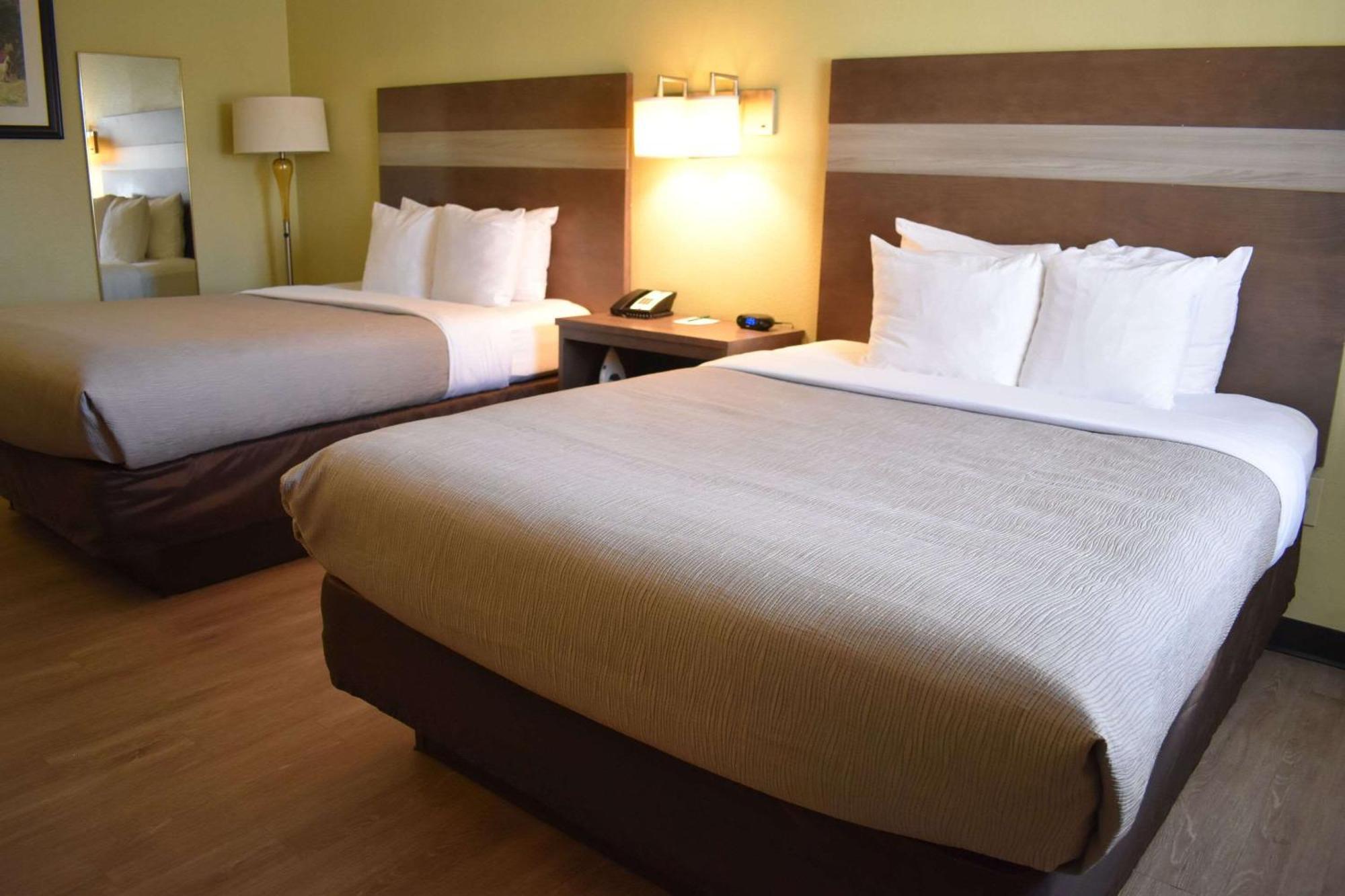 Quality Inn & Suites Gallup I-40 Exit 20 Buitenkant foto