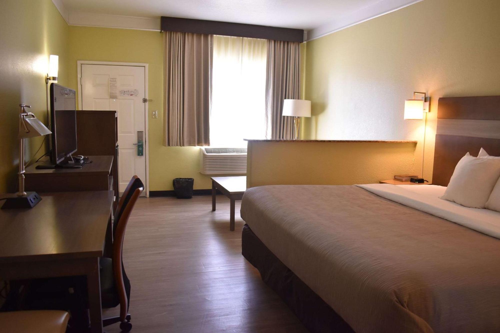 Quality Inn & Suites Gallup I-40 Exit 20 Buitenkant foto