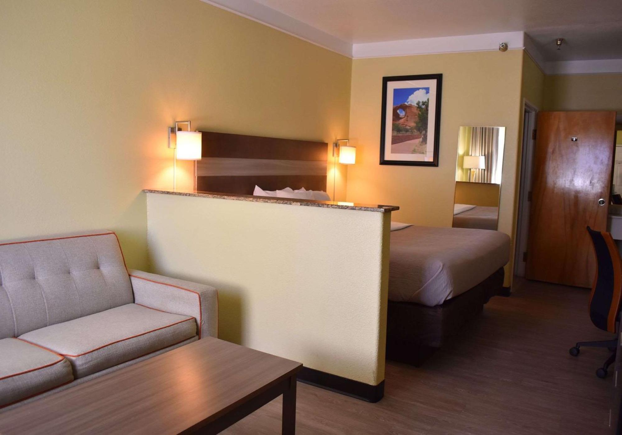 Quality Inn & Suites Gallup I-40 Exit 20 Buitenkant foto
