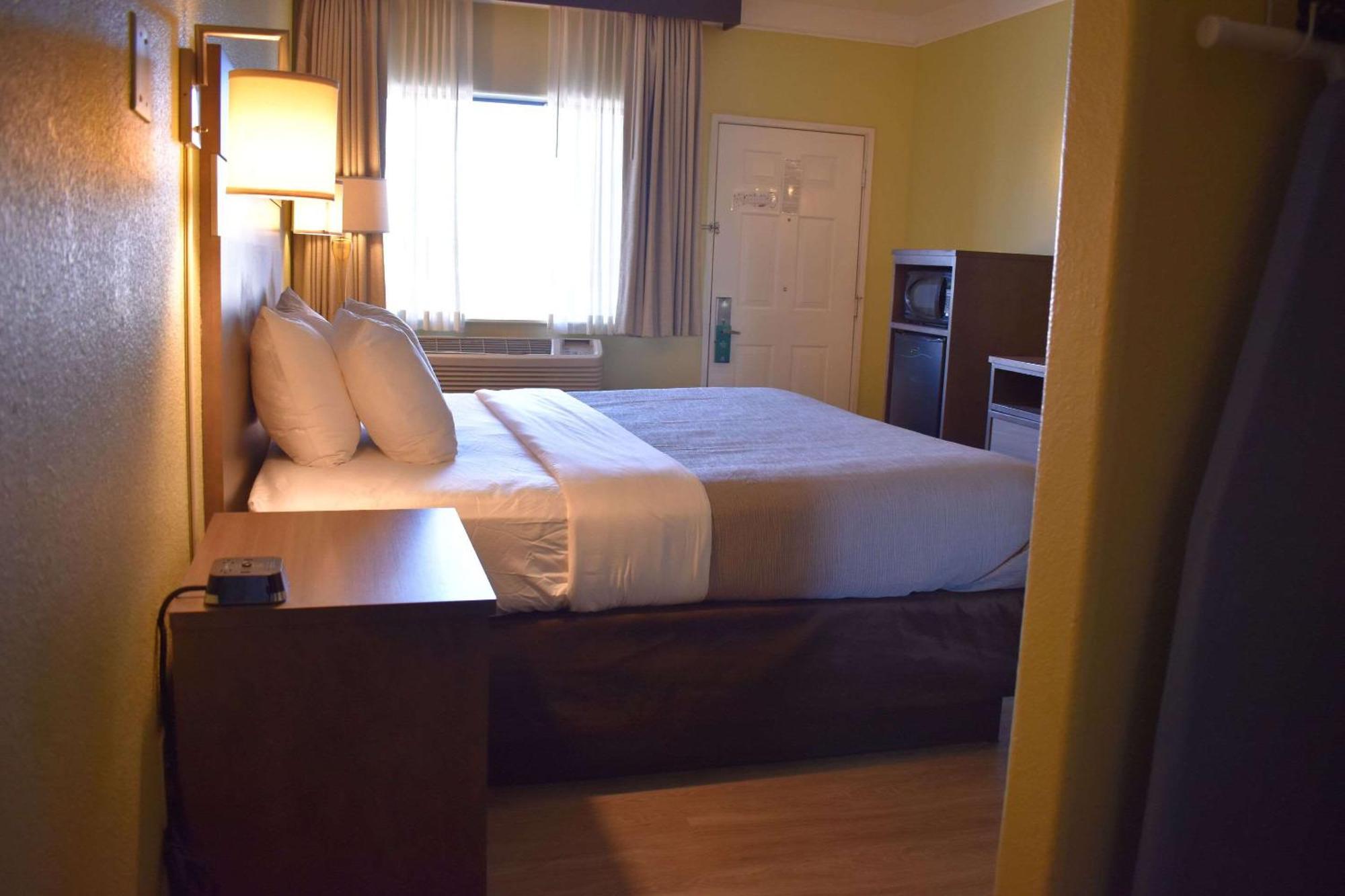 Quality Inn & Suites Gallup I-40 Exit 20 Buitenkant foto
