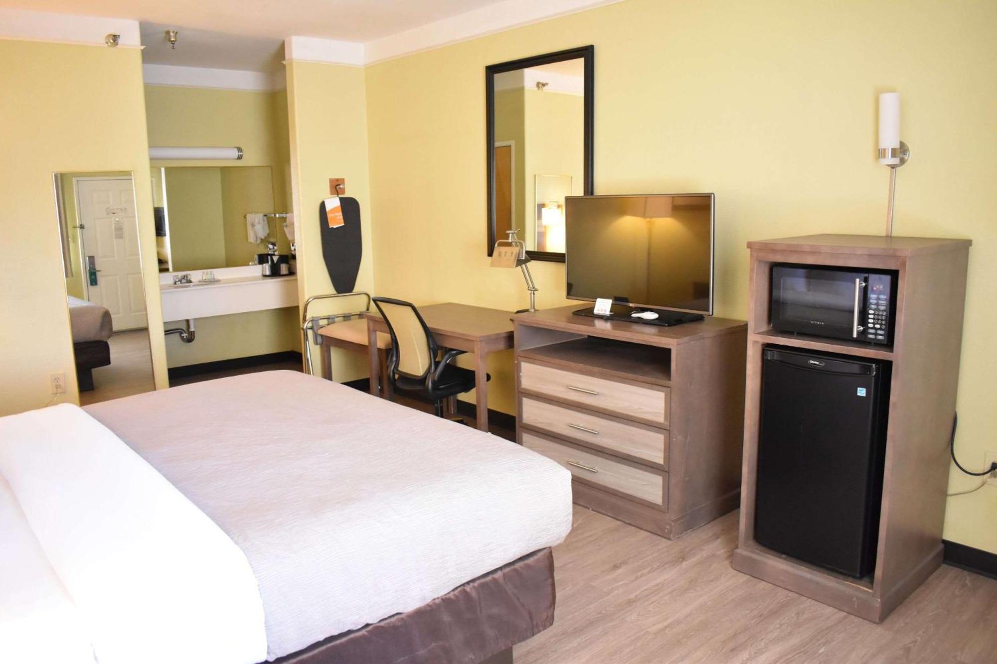 Quality Inn & Suites Gallup I-40 Exit 20 Buitenkant foto