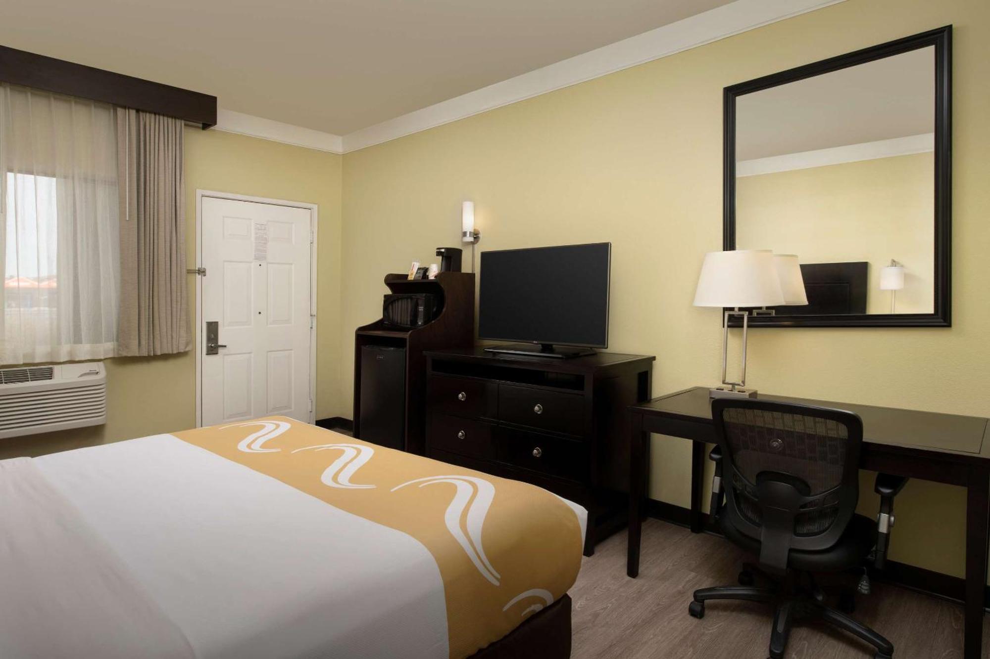 Quality Inn & Suites Gallup I-40 Exit 20 Buitenkant foto