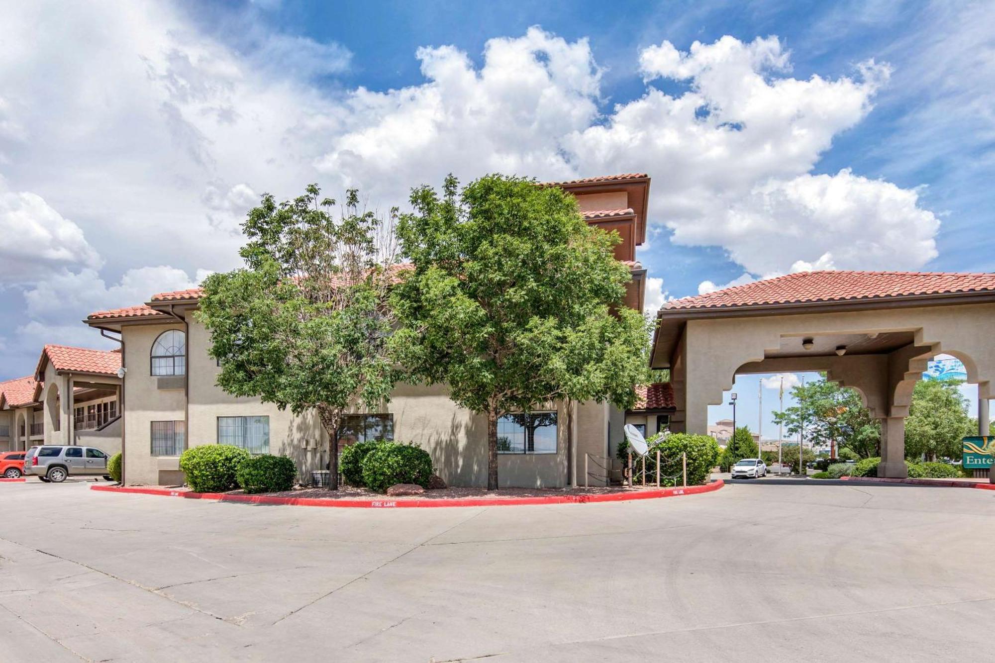 Quality Inn & Suites Gallup I-40 Exit 20 Buitenkant foto