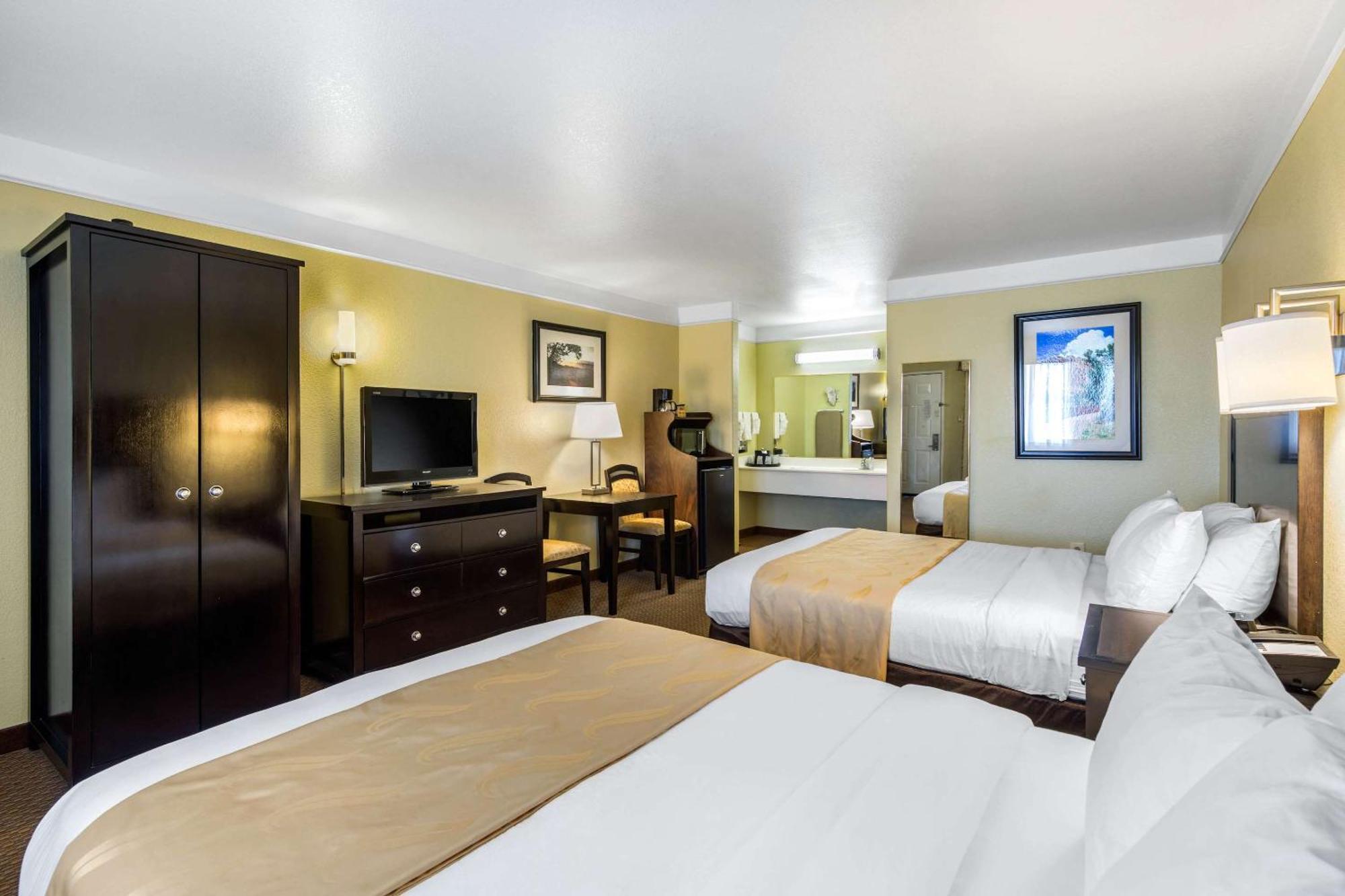 Quality Inn & Suites Gallup I-40 Exit 20 Buitenkant foto