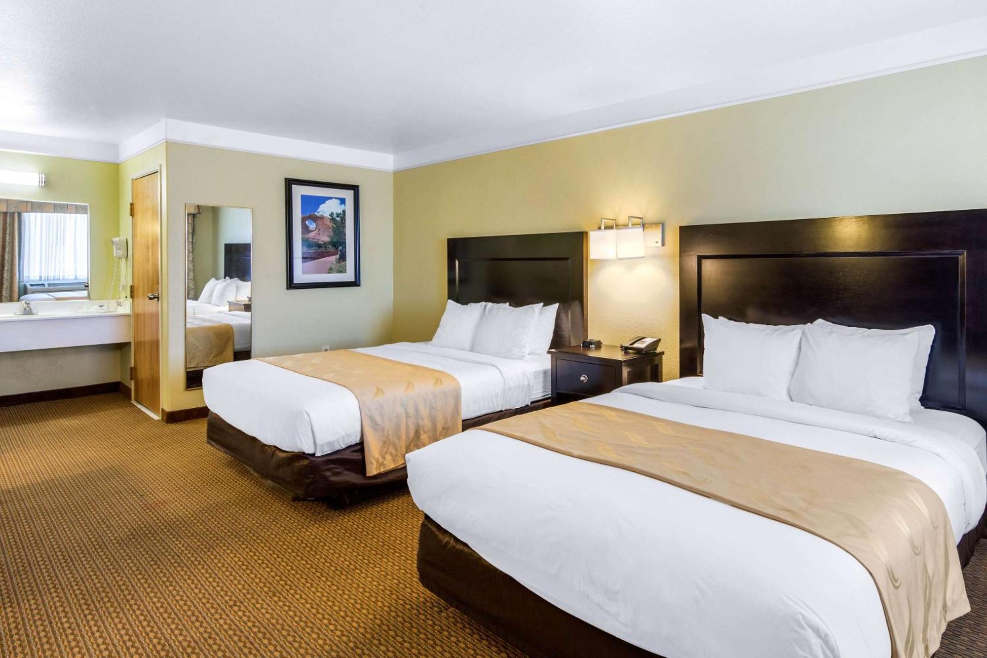 Quality Inn & Suites Gallup I-40 Exit 20 Buitenkant foto