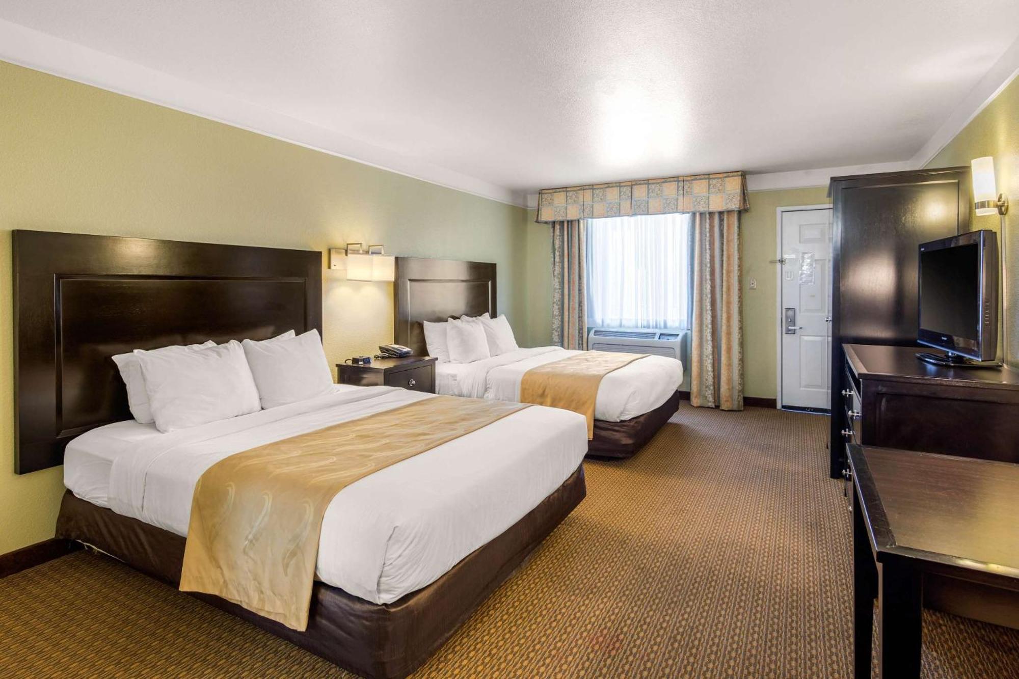 Quality Inn & Suites Gallup I-40 Exit 20 Buitenkant foto