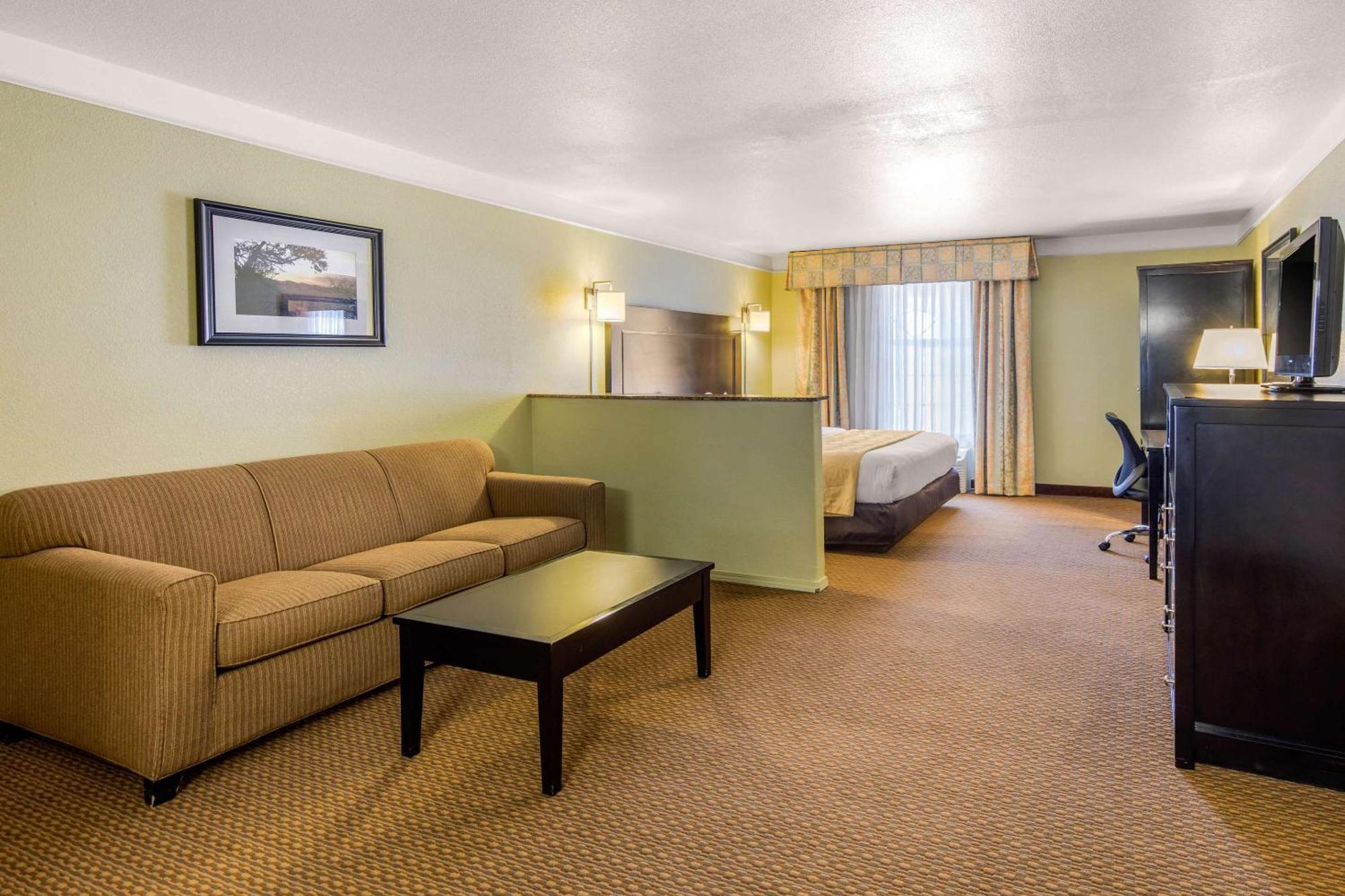 Quality Inn & Suites Gallup I-40 Exit 20 Buitenkant foto