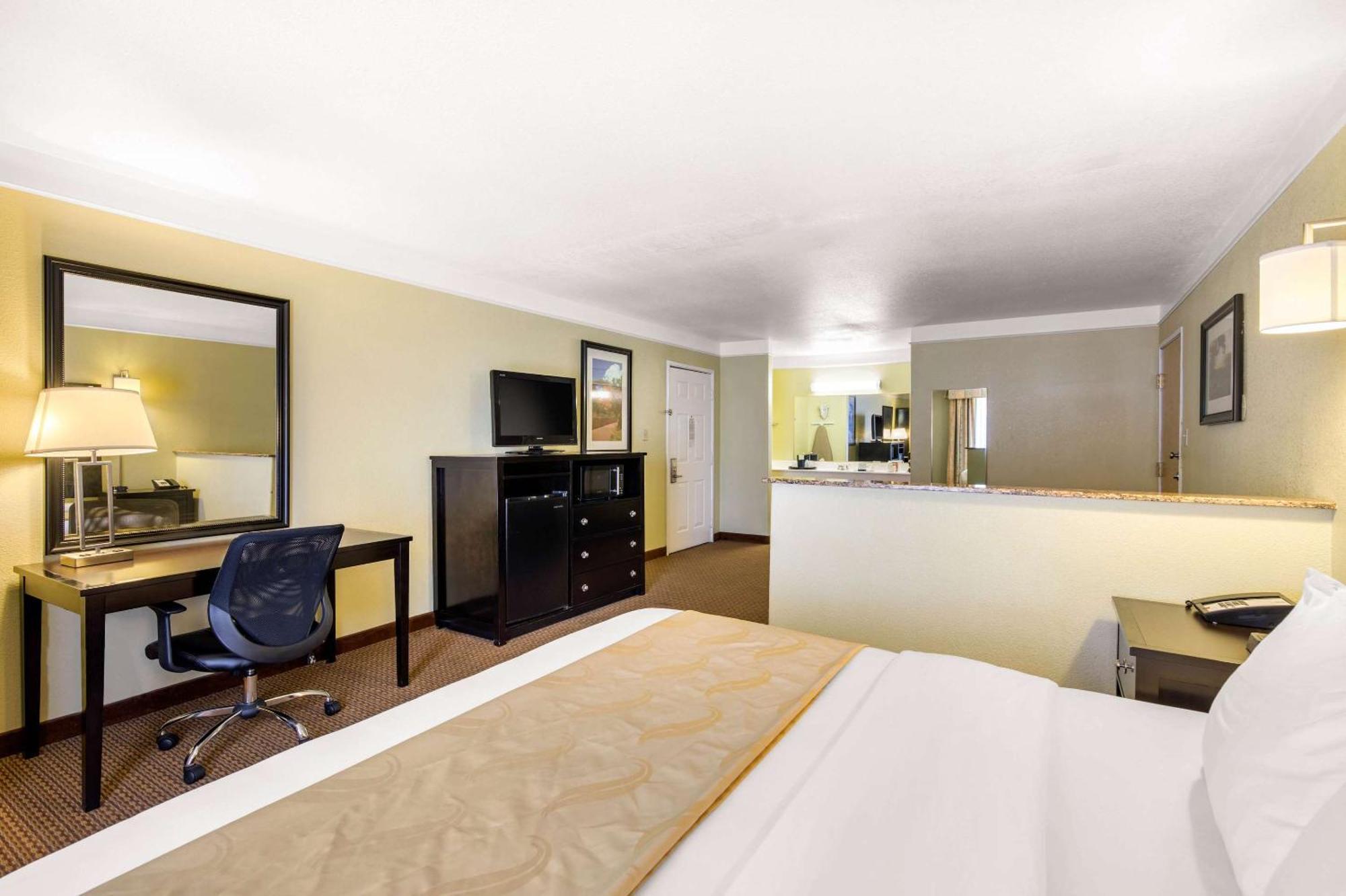 Quality Inn & Suites Gallup I-40 Exit 20 Buitenkant foto