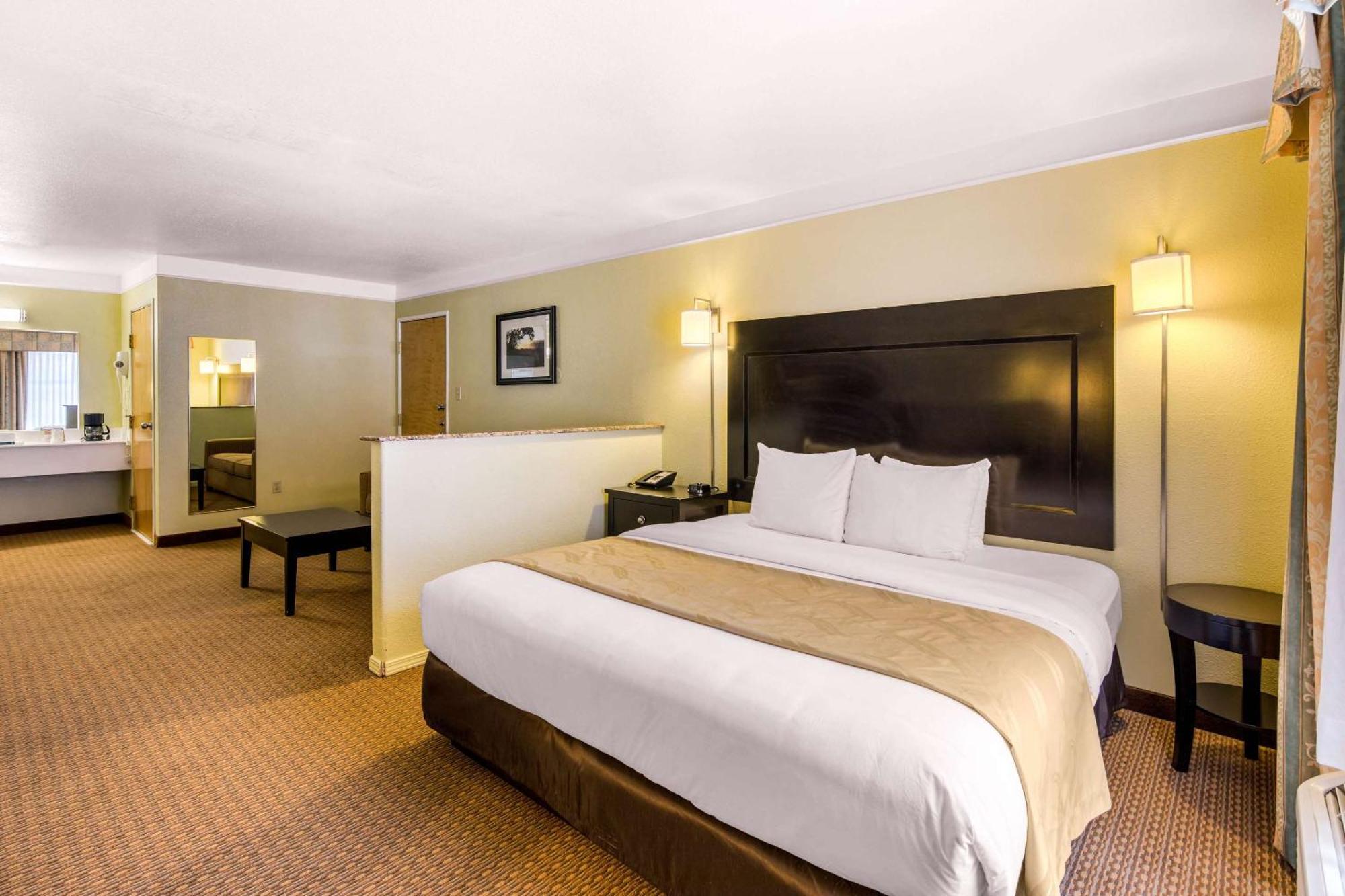 Quality Inn & Suites Gallup I-40 Exit 20 Buitenkant foto